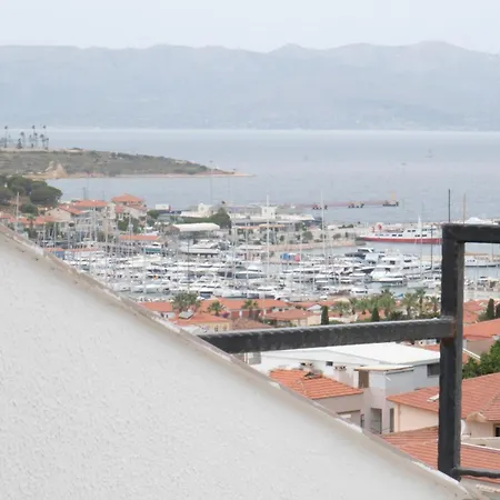 Your Charming Sea View Penthouse In דירה *